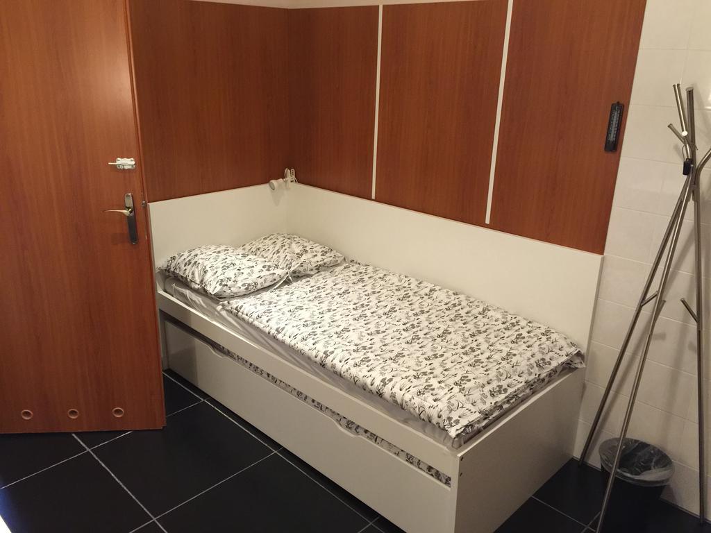 Hostel Appena & *